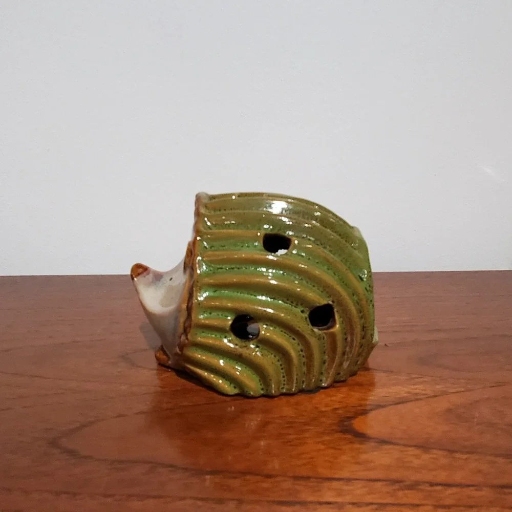 Mayrich Company ceramic‎ hedgehog tealight candle holder, no chips or cracks